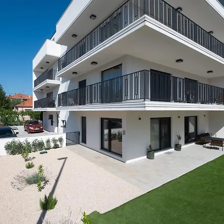 Mali & Veli זאדאר