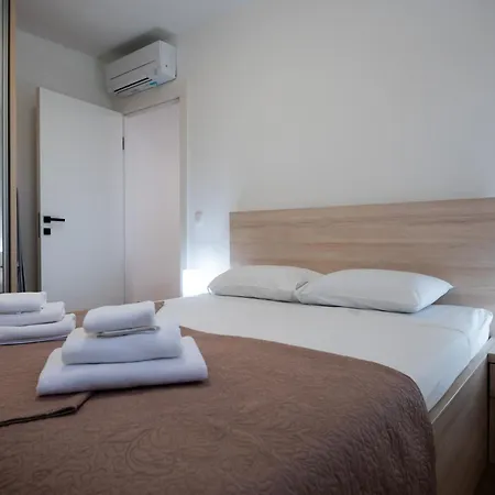 Mali & Veli דירה