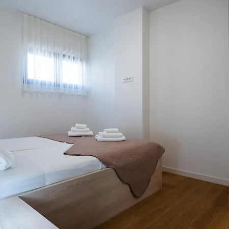 Mali & Veli זאדאר