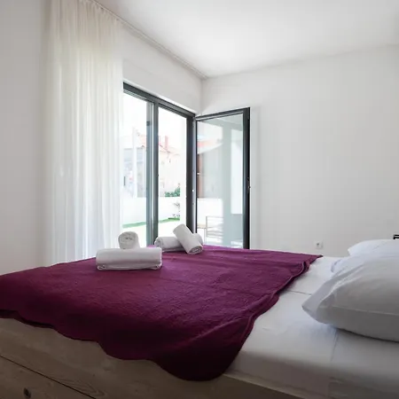 Mali & Veli זאדאר