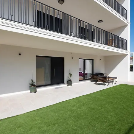 Mali & Veli זאדאר